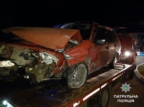Тернополянин випив пляшку горілки, сів за кермо та врізався у іншу автівку