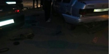 Від удару у центрі Тернополя аж перевернуло авто (фото)