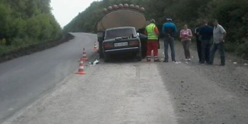 На Тернопільщині легкове авто “врізалося” у ЗІЛ