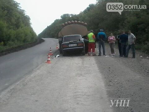 На Тернопільщині легкове авто “врізалося” у ЗІЛ