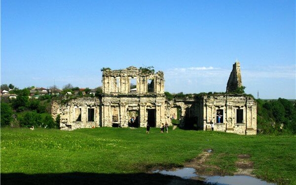 Про один замок з Тернопільщини зняли відео з дронів