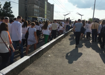 Тернополяни вшанували Героїв ходою у вишиванках