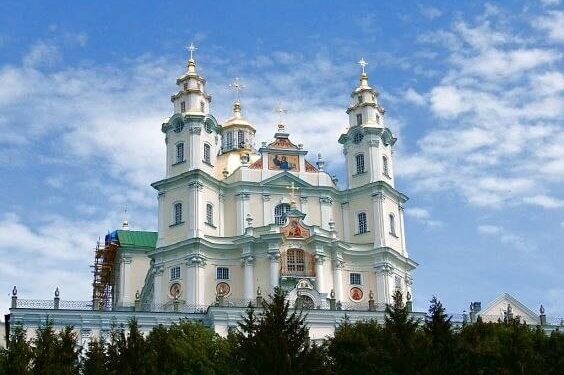 Оплот Кремля на Тернопіллі: що продають у книгарнях Почаївської лаври