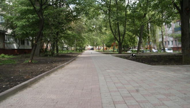 У Тернополі замість старого зношеного тротуару появилося дещо нове