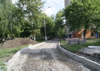 У Тернополі ремонтують двори одразу біля дванадцятьох будинків