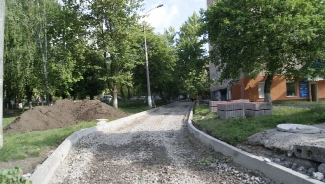 У Тернополі ремонтують двори одразу біля дванадцятьох будинків