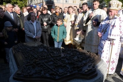 На урочисте відкриття бронзового макету міста прийшли корінні тернополяни (Фото)