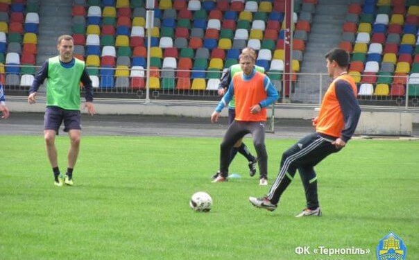 Тернопільські футболісти трішки “розім’ялися” перед грою