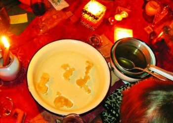 Про жінку з Тернопільщини, яка зливала віск