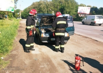 У Тернополі загорівся “жигуль”