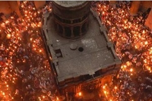 «Не вогню поклоняються, а Господу…». Відеосюжет про Благодатний вогонь