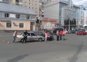 Щойно у Тернополі таксі потрапило у аварію (фото)