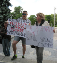 Рідні контрактників-“заручників” вимагають їх повернення