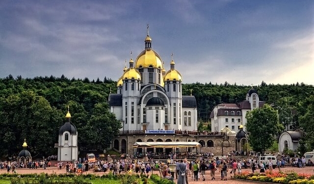 Чому тернопільських медиків кличуть до Зарваниці?