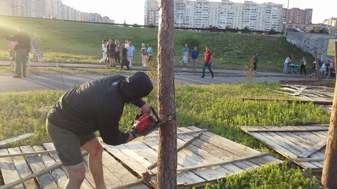 Нині у Тернополі будуть зносити паркан