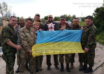 Постраждалому від вогню волонтеру з Тернополя передали… слоненя (фото)