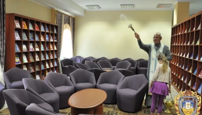 У Тернополі відкрили бібліотеку із зручними кріслами та диванами