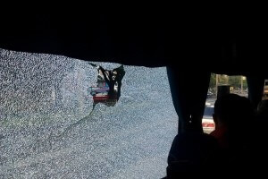 У тернопільській маршрутці під час їзди відлетіло вікно (Фото)