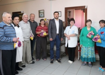 Напередодні Дня захисту літніх людей Ігор Гуда відвідав Петриківський геріатричний пансіонат