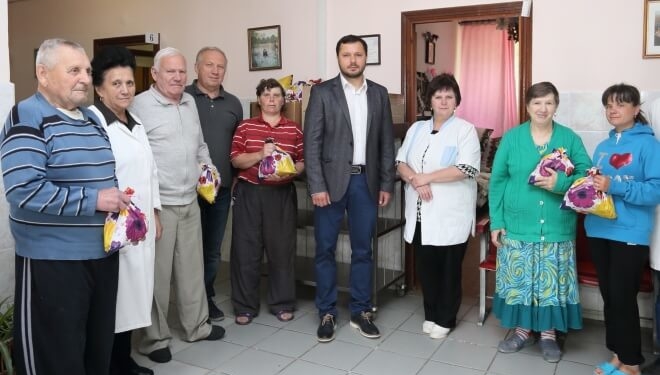 Напередодні Дня захисту літніх людей Ігор Гуда відвідав Петриківський геріатричний пансіонат