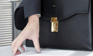 Державні службовці з Тернополя проти того, щоб їх відправляли в неоплачувані відпустки