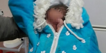 Жахіття у Тернополі: бомжиха у антисанітарних умовах народила дитину та тинялася з нею вулицями