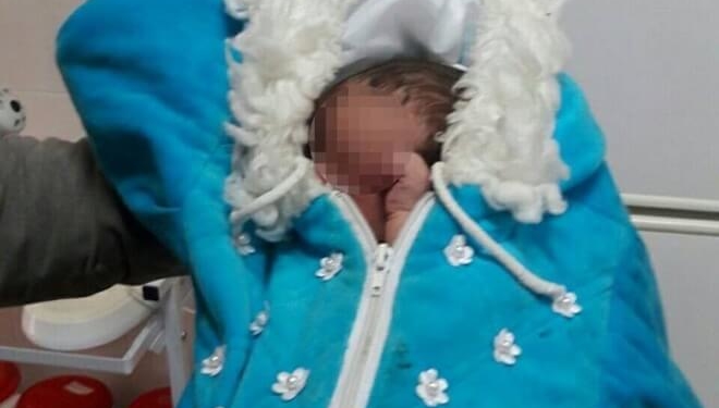 Жахіття у Тернополі: бомжиха у антисанітарних умовах народила дитину та тинялася з нею вулицями