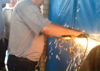 На Тернопільщині батюшки не пускали людей до церкви, і ті взялися за … болгарку