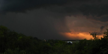 Вогняні хмари налякали жителів Тернопільщини (фото)