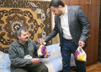 Ігор Гуда відвідав одиноких людей з домів престарлих та вручив їх солодкі подарунки