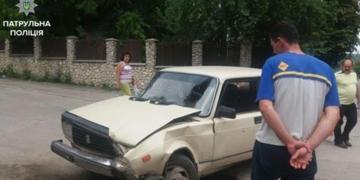 На Дружбі у Тернополі спіймали чоловіка, який випив пляшку і сів за кермо