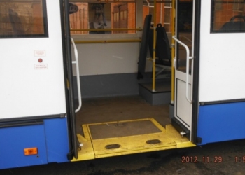 Водій тролейбуса дверима притиснув пасажирку