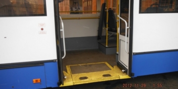 Водій тролейбуса дверима притиснув пасажирку