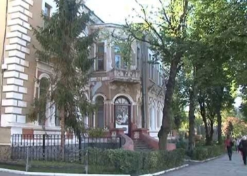 Тернопільська бібліотека почала робити незвичні виставки