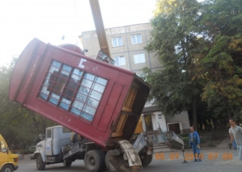 Тернопіль “очистився” від червоних будок