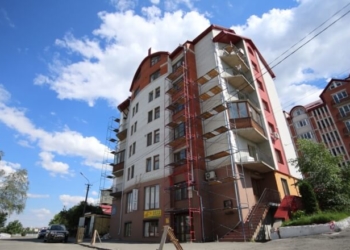 У мешканців цієї багатоповерхівки Тернополя можна повчитися