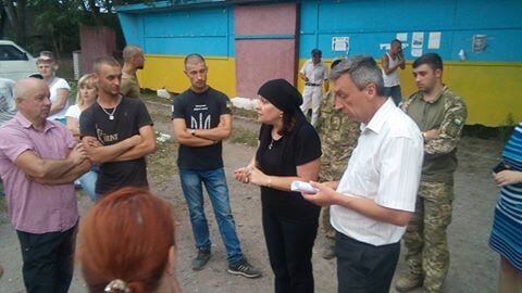 У селищі на Тернопільщині люди почали пікет та вимагають відставки голови громади