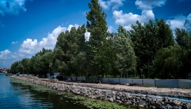 Біля Набережної у Тернополі демонтували огорожу