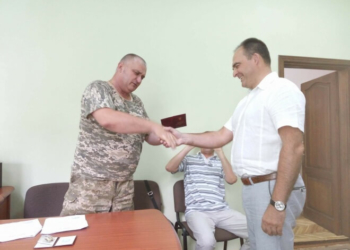 Тернопільським медикам вручили нагрудні знаки від Міністерства оборони