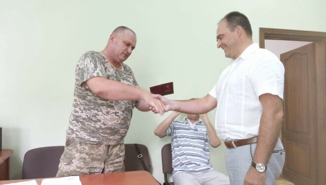 Тернопільським медикам вручили нагрудні знаки від Міністерства оборони