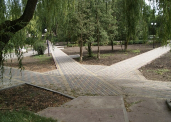 Змінюється до невпізнання оцей сквер у Тернополі