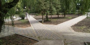Змінюється до невпізнання оцей сквер у Тернополі