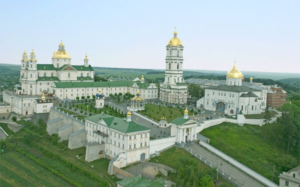 Тернопільські депутати та чиновники ідуть перевіркою на промосковську Почаївську Лавру