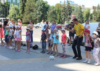 Під цією церквою у Тернополі щодня збираються десятки дітей