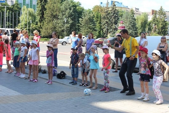Під цією церквою у Тернополі щодня збираються десятки дітей