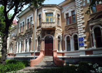 Чому ніхто не хоче керувати бібліотекою у центрі Тернополя?