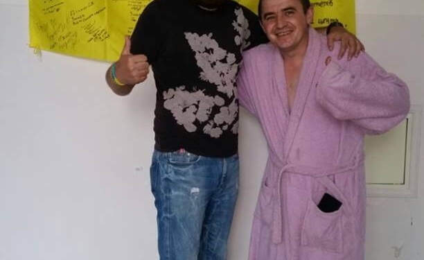 Волонтер з Тернополя, у руках якого вибухнула пляшка, вдома і потребує реабілітації