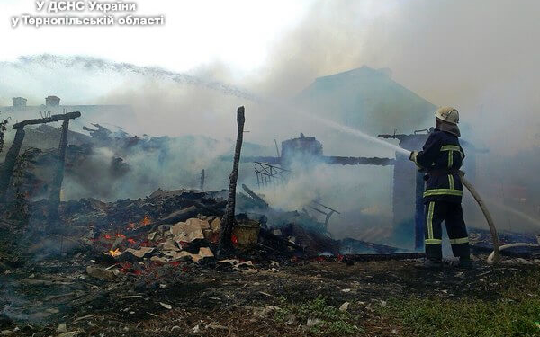 На Алясці у Тернополі горіла недобудова