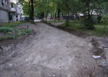 Що тепер буде із цим двором у Тернополі?