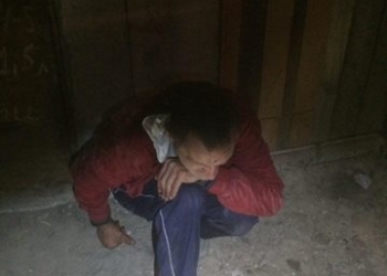 У Тернопільському підвалі знайшли чоловіка з ножем